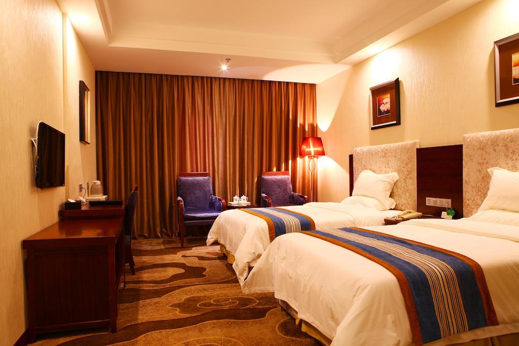 Mingcheng Times Hotel Ченду Номер фото